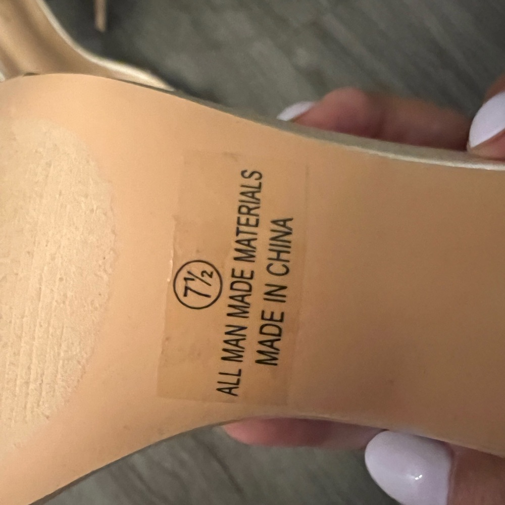 Lulu's Elegant Nude Block Heels - Picture 2 of 2